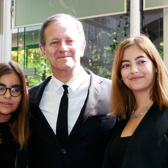 FRANCIS HUSTER & ses filles - 25eme Ceremonie des Trophees UNFP au Pavillon Gabriel
Noël Carrier / Bestimage