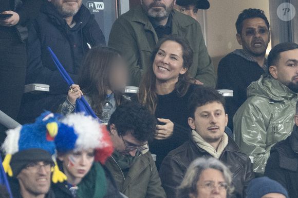 Jamel Debbouze avec sa femme Mélissa Theuriau et leur fille Lila Debbouze dans les tribunes du quart de finale de la Ligue des Nations de l'UEFA 2025 "France - Croatie (2-0 / tab 5-4)" au Stade de France à Saint-Denis le 23 mars 2025.

© Cyril Moreau/Bestimage