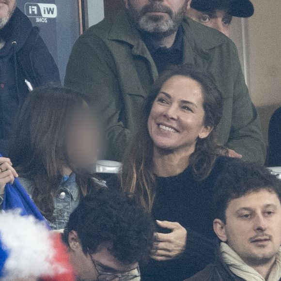 Jamel Debbouze avec sa femme Mélissa Theuriau et leur fille Lila Debbouze dans les tribunes du quart de finale de la Ligue des Nations de l'UEFA 2025 "France - Croatie (2-0 / tab 5-4)" au Stade de France à Saint-Denis le 23 mars 2025.

© Cyril Moreau/Bestimage