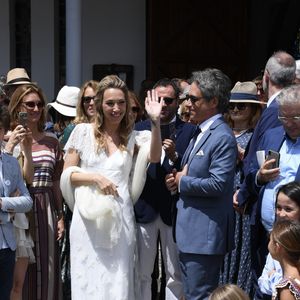Avec son mari Raphaël Lancrey-Javal et leur fils Léo

Mariage de Laura Smet et Raphaël Lancrey-Javal à l'église Notre-Dame des Flots au Cap-Ferret le jour de l'anniversaire de son père Johnny Hallyday le 15 juin 2019. © Agence / Bestimage