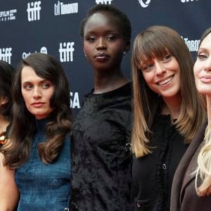 Angelina Jolie, Alice Winocour, Anyier Anei, Ella Rumpf, Zhang Xin et Charles Gillibert au Festival du film de Toronto le 7 septembre 2025 © Chris Young/The Canadian Press via ZUMA Press