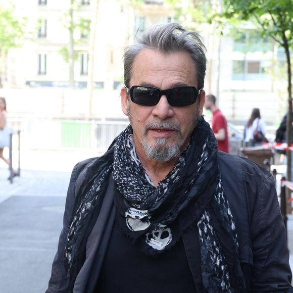 Florent Pagny quitte les studios RTL à Neuilly-sur-Seine le 2 Mai 2025. © Denis Guignebourg/BestImage