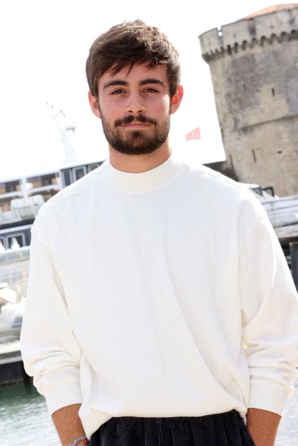 Et la jeune comédienne a évoqué son ancien partenaire de jeu Clément Rémiens, qui jouait son frère à l'écran.

Clément Rémiens de "Ici tout commence" - Festival de la Fiction de La Rochelle. Le 18 septembre 2021
© Jean-Marc Lhomer / Bestimage