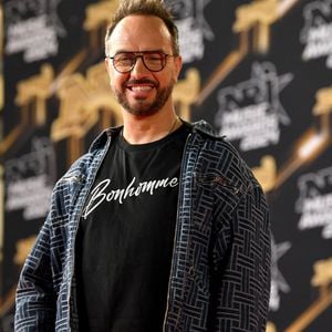Résultat, cette surcharge de travail a provoqué un "petit burn-out", d'où la nécessité d'arrêter pour préserver sa santé !

Jarry au photocall de la 26ème édition des NRJ Music Awards à Cannes, le 1er novembre 2024. 

Photo : Bebert-Guignebourg / Bestimage