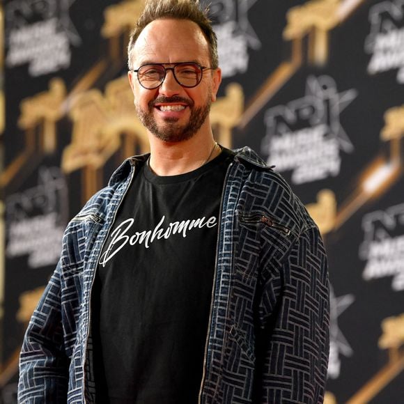 Résultat, cette surcharge de travail a provoqué un "petit burn-out", d'où la nécessité d'arrêter pour préserver sa santé !

Jarry au photocall de la 26ème édition des NRJ Music Awards à Cannes, le 1er novembre 2024. 

Photo : Bebert-Guignebourg / Bestimage