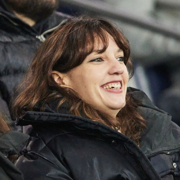 Jain - Célébrités dans les tribunes du match de Ligue 1 McDonald's opposant le Paris Saint-Germain (PSG) à Toulouse (3-0) au Parc des Princes à Paris le 22 novembre 2024. © Cyril Moreau/Bestimage