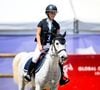 La jeune fille semble avoir adopté une routine capillaire pointue, avec notamment un soin signé Tokio Inkarami et un shampooing Oribe.

Giulia Sarkozy sur Valentine Du Delta au Prix Kids Cup Decathlon de la 12ème édition Longines Paris Eiffel Jumping au pied de la Tour Eiffel sur le Champ-de-Mars à Paris, France, le 20 juin 2026. © Perusseau-Veeren/Bestimage