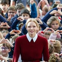 Charlene de Monaco sublime en rouge et entourée d'enfants, elle a misé sur une création très originale