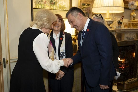 La reine Camilla (à gauche) reçoit Madame Gisèle Pelicot (au centre) et Jean-Loup Agopian (à droite) lors d'une audience à Clarence House à Londres. Date de la photo : lundi 23 février 2026.
Aaron Chown/PA Wire : Aaron Chown/PA Wire