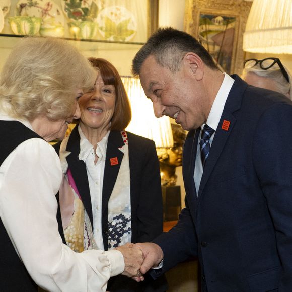 La reine Camilla (à gauche) reçoit Madame Gisèle Pelicot (au centre) et Jean-Loup Agopian (à droite) lors d'une audience à Clarence House à Londres. Date de la photo : lundi 23 février 2026.
Aaron Chown/PA Wire : Aaron Chown/PA Wire
