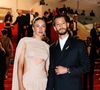 Le Festival de Cannes se poursuit sur la Croisette.

Pierre Niney et sa compagne Natasha Andrews - Descente des marches du film " Histoires parallèles " lors du Festival International du Film de Cannes. © Jacovides-Moreau / Bestimage