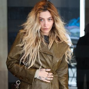 Exclusif - La chanteuse et mannequin Paris Jackson a été aperçue quittant son hôtel pendant la semaine de la mode à Paris.

©BestImage