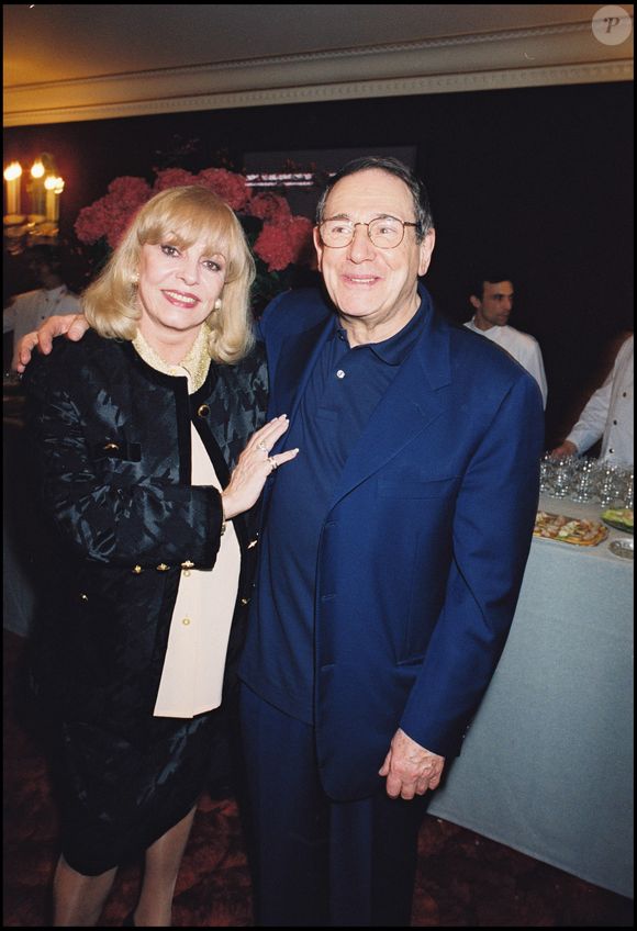Michèle Mercier et Robert Hossein lors de la générale de la pièce "Crime et châtiment" au théâtre Marigny en 2001. 

©BestImage