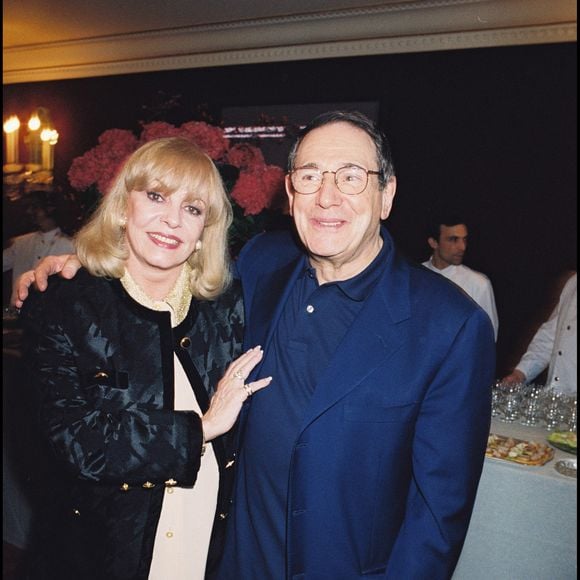 Michèle Mercier et Robert Hossein lors de la générale de la pièce "Crime et châtiment" au théâtre Marigny en 2001. 

©BestImage