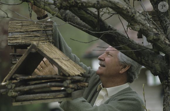Archives - En France, à L'Etang-La-Ville, Pierre Bellemare chez lui le 8 avril 1991. (Michel Ristroph via Bestimage).