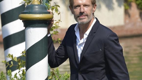 Lambert Wilson propriétaire d'un bien rare datant de plusieurs siècles et situé dans une région où l'hiver est "déprimant"