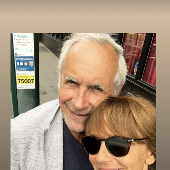 en story, la comédienne a tenu à partager des photo de son célèbre papa. Une de leur duo complice

Axelle Laffont rend hommage à son père Patrice Laffont pour le premier anniversaire de sa mort.