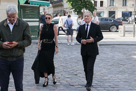 Car il faut rappeler que William Leymergie était un grand ami de Philippe Labro depuis plus de 45 ans.

Sophie Davant et William Leymergie assistent aux obsèques de Philippe Labro à l'église Saint Germain des Prés à Paris, France, le 13 juin 2025. PPhoto by Nasser Berzane/ABACAPRESS.COM