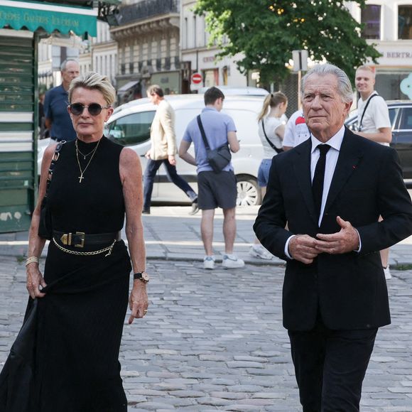 Car il faut rappeler que William Leymergie était un grand ami de Philippe Labro depuis plus de 45 ans.

Sophie Davant et William Leymergie assistent aux obsèques de Philippe Labro à l'église Saint Germain des Prés à Paris, France, le 13 juin 2025. PPhoto by Nasser Berzane/ABACAPRESS.COM