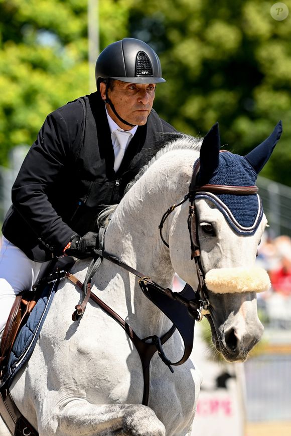 Serge Varsano sur Mylo Van Klapscheut au Prix Geberit lors de la 10ème édition du "Longines Paris Eiffel Jumping" à la Plaine de Jeux de Bagatelle à Paris le 23 juin 2024.
Pierre Perusseau / Veeren / Bestimage