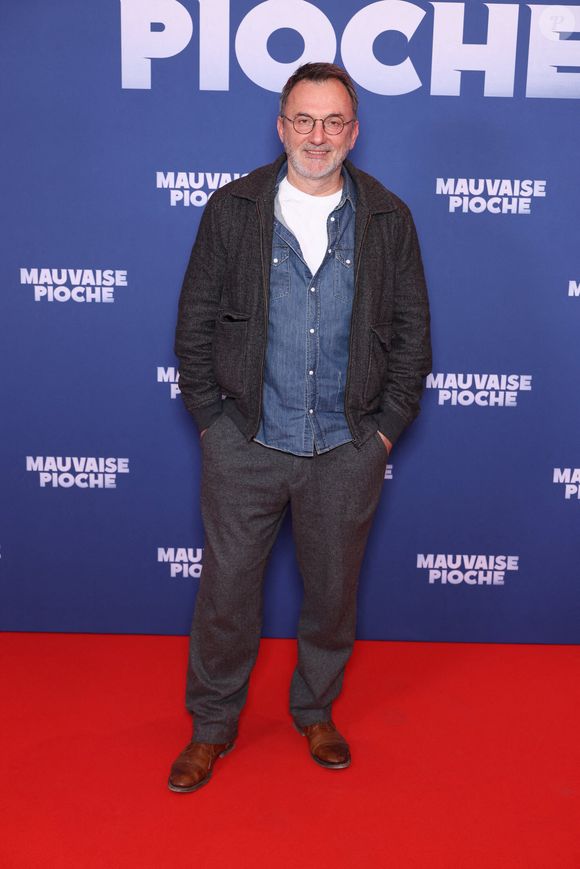 Mais celui qui a longtemps présenté l'émission "Rendez-vous en terre inconnue" a choisi de s'éloigner de la télévision pour une pause de plusieurs années...

Frédéric Lopez assiste à la première de Mauvaise Pioche à Paris, France, le 23 mars 2026. Photo par Jerome Dominé/Abaca