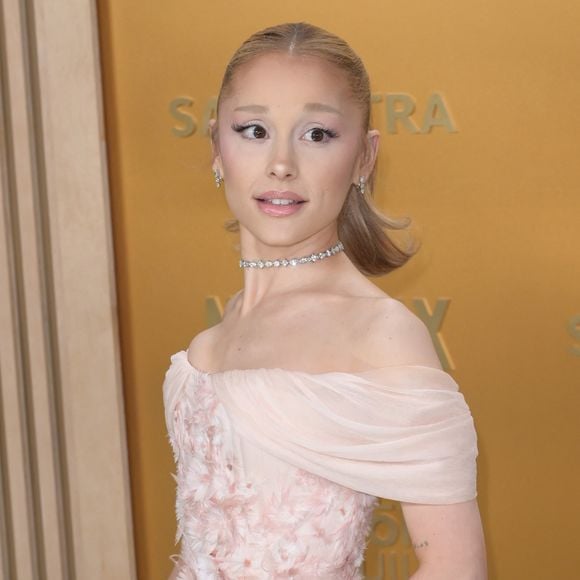 Malgré la déception des fans, cette décision est perçue comme un moyen pour Ariana Grande de se préserver et de se recentrer sur elle-même.

Photocall de la 31ème édition des SAG Awards (Screen Actors Guild Awards) au Shrine Auditorium à Los Angeles le 23 février 2025.
Photo Press Service / BESTIMAGE