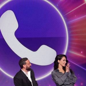 Outre son équipe habituelle, l'avocate Sarah Saldmann - connue pour ses sorties choc - était présente, tout comme Nabilla Vergara, qui s'était illustrée dans son talk-show en 2014. 

Exclusif - Cyril Hanouna, Nabilla Vergara, sur le plateau de l’émission « TPMP » La dernière sur C8,  présentée par C.Hanouna et diffusée en direct sur C8, Paris, France, le 27 fevrier 2025. © Jack Tribeca / Bestimage