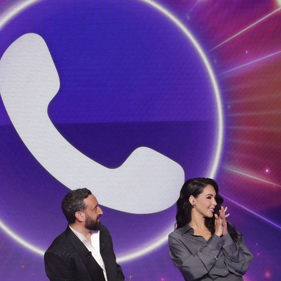Outre son équipe habituelle, l'avocate Sarah Saldmann - connue pour ses sorties choc - était présente, tout comme Nabilla Vergara, qui s'était illustrée dans son talk-show en 2014. 

Exclusif - Cyril Hanouna, Nabilla Vergara, sur le plateau de l’émission « TPMP » La dernière sur C8,  présentée par C.Hanouna et diffusée en direct sur C8, Paris, France, le 27 fevrier 2025. © Jack Tribeca / Bestimage