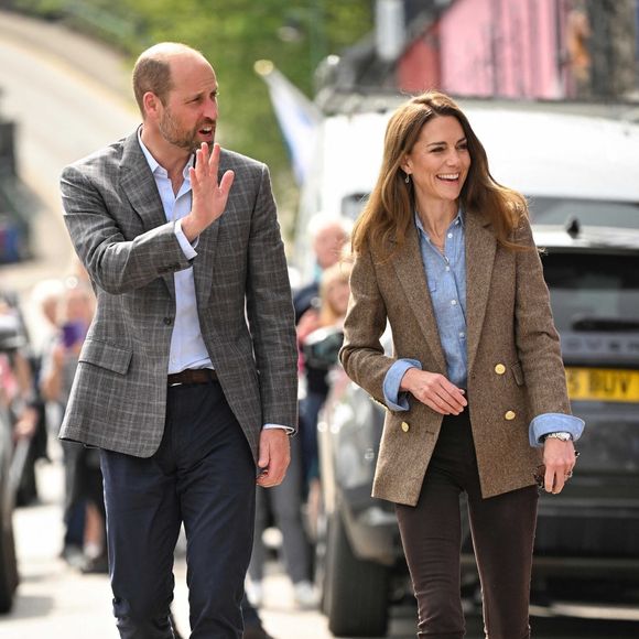 Kate Middleton et le prince William fêtent leurs 14 ans de mariage
Le prince William, prince de Galles, et Catherine (Kate) Middleton, princesse de Galles, duc et duchesse de Rothesay, visitent la ville de Tobermory en Ecosse, Royaume Uni © Backgrid UK/Bestimage