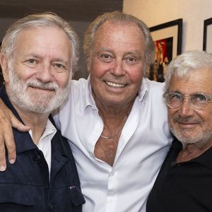 Francis Huster, Michel Leeb, Michel Boujenah à la représentation de la pièce de théâtre "Les pigeons" au Théâtre de Verdure lors du 40ème Festival de Ramatuelle. Le 10 août 2024. © Cyril Bruneau / Festival de Ramatuelle / Bestimage