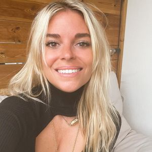 La chanteuse a décidé de partager un moment clé de sa vie privée dans une vidéo TikTok publiée le 11 avril 2025...

Instagram @sophietapie
