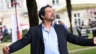 Peu avant le départ de Bruno Salomone, Jean Dujardin exprimait toute son admiration pour lui