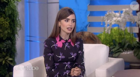 Lily Collins sur le plateau de l'émission "The Ellen Show" à Los Angeles, le 5 janvier 2022.