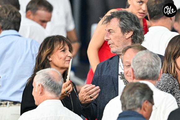 Jean-Luc Reichmann et Nathalie Lecoultre lors de la Coupe du monde de rugby 2023, lors du match de la poule A opposant la France à la Nouvelle-Zélande le 8 septembre 2023 au Stade de France à Saint-Denis, près de Paris, en France. Photo de Victor Joly/ABACAPRESS.COM