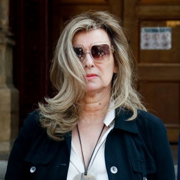 Valérie Trierweiler - Sorties des obsèques de Philippe Labro dans l'église de Saint-Germain-des-Prés à Paris le 13 juin 2025. © Dominique Jacovides - Christophe Clovis / Bestimage