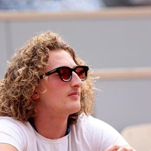 Joalukas Noah dans les tribunes lors des Internationaux de France de Tennis de Roland Garros 2025, à Paris, France, le 3 juin 2025. © Jacovides-Moreau/Bestimage