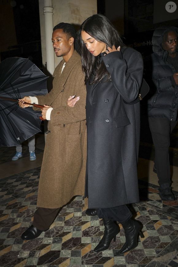 Exclusif - Laura Harrier, au bras de son maquilleur Harold James, arrive à l'hôtel Costes lors de la Fashion Week Masculine prêt-à-porter Automne/Hiver 2025-2026 à Paris © Backgrid USA / Bestimage