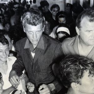 L'impresario était aussi celui de Johnny Hallyday...

Archives - Johnny Hallyday et Johnny Stark après un concert à Cannes. Le 3 août 1962
© Keystone Press Agency / Zuma Press / Bestimage