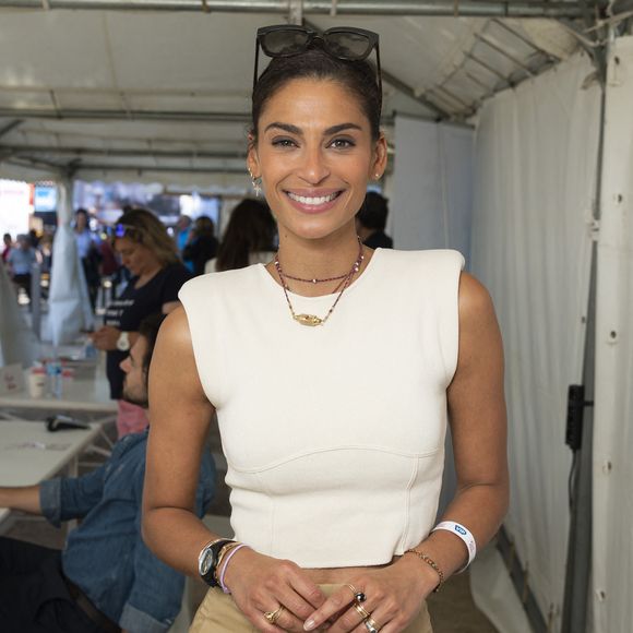 En effet, Tatiana Silva a la chance d'avoir les cheveux de nature plutôt sèche.

Exclusif - Tatiana Silva - Festival des Livres et des Artistes organisé par l'association "Lecture pour Tous" engagée dans la lutte contre l'illettrisme au Mail Branly à Paris le 2 juillet 2022.
© Pierre Perusseau / Jack Tribeca / Bestimage