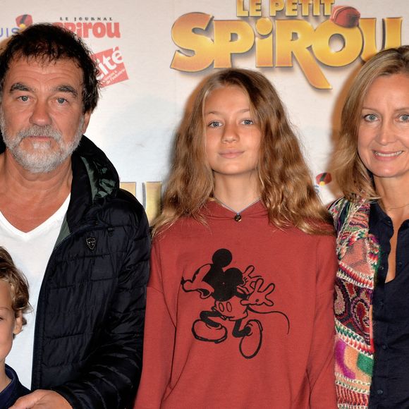 Olivier Marchal avec Catherine et leurs enfants à l'avant-première de "Le Petit Spirou" au cinéma Le Grand Rex à Paris, le 10 septembre 2017.
© Ramsamy Veeren/Bestimage