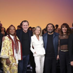 Exclusif - Pene Pati, China Moses, Claude François Junior, Claire Chazal, André Manoukian, Dani Borg (ancienne clodette), Agustin Galiana lors de l'enregistrement de l'émission Le Grand Echiquier - Spécial Claude François présentée par C.Chazal et A.Manoukian et diffusée le 13 janvier sur France, à l'Opéra royal du château de Versailles, accompagné par l'Orchestre de l'Opéra Royal à Versailles, France, le 16 septembre 2025. © Jack Tribeca/Bestimage