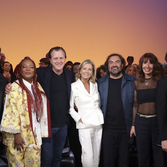 Exclusif - Pene Pati, China Moses, Claude François Junior, Claire Chazal, André Manoukian, Dani Borg (ancienne clodette), Agustin Galiana lors de l'enregistrement de l'émission Le Grand Echiquier - Spécial Claude François présentée par C.Chazal et A.Manoukian et diffusée le 13 janvier sur France, à l'Opéra royal du château de Versailles, accompagné par l'Orchestre de l'Opéra Royal à Versailles, France, le 16 septembre 2025. © Jack Tribeca/Bestimage