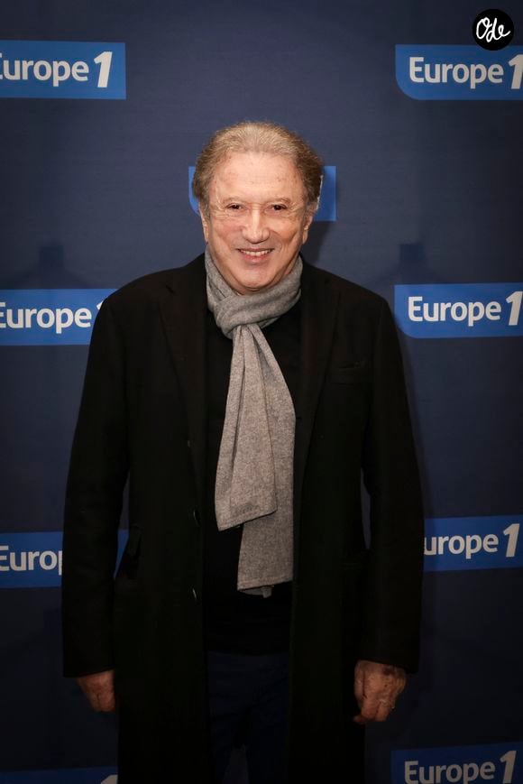 Michel Drucker a toutefois précisé que le concept ne disparaîtrait pas totalement puisqu'il serait transformé en "Vivement je vous aime".

Michel Drucker lors de la 500e de "Culture Médias" sur Europe 1 en présence de nombreux invités, à Paris, France, le 23 janvier 2026.

© Jack Tribeca/Bestimage