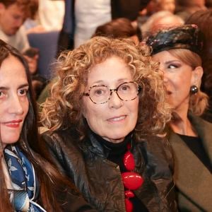 Mirelle Dumas a aussi été aperçue dans le public

Exclusif - Mireille Dumas, Hélène in Paris dans le public du concert de Hugues Aufray au Le Dôme de Paris - Palais des Sports le 9 novembre 2025.

© Jack Tribeca / Bestimage