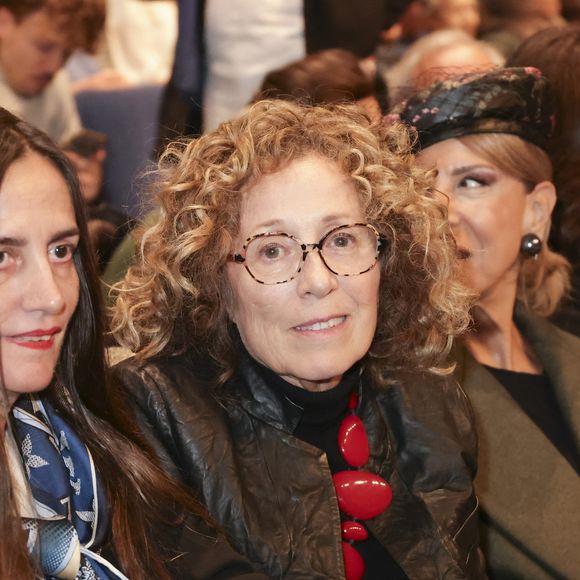 Mirelle Dumas a aussi été aperçue dans le public

Exclusif - Mireille Dumas, Hélène in Paris dans le public du concert de Hugues Aufray au Le Dôme de Paris - Palais des Sports le 9 novembre 2025.

© Jack Tribeca / Bestimage