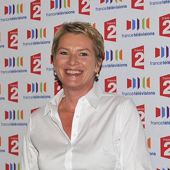Elise Lucet assiste à la conférence de presse annuelle de la chaîne de télévision française France 2 à l'occasion de la rentrée 2011/2012, au Théâtre du Rond-Point à Paris, France, le 5 septembre 2011. Photo Thierry Plessis/ABACAPRESS.COM