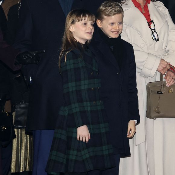 À 47 ans, la femme du prince Albert de Monaco affiche une silhouette galbée et une peau ferme et préservée des marques du temps. 

La princesse Gabriella de Monaco, comtesse de Carladès, Le prince Jacques de Monaco, marquis des Baux - La famille princière de Monaco lors de l'embrasement de la barque dans le cadre des célébrations de la Sainte-Dévote, Sainte Patronne de Monaco le 26 janvier 2024. © Claudia Albuquerque / Bestimage