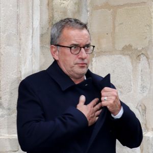 Christophe Dechavanne lors des obsèques de Dick Rivers en l’église Saint-Pierre de Montmartre à Paris le 2 mai 2019.