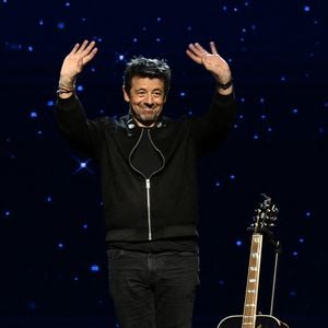 Des militantes féministes avaient manifesté devant le théâtre le mercredi 3 juin dernier après avoir fait irruption dans la salle lors de la représentation du 27 mai 2026. 

Patrick Bruel est au Grand Palais pour un concert exclusif à l'occasion des 200 ans du Figaro à Paris le 15 janvier 2026.  Du 14 au 16 janvier 2026, Le Figaro célébrera les deux siècles de son histoire à travers une exposition exceptionnelle au Grand Palais. © Lionel Urman/Bestimage