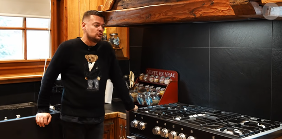 Jeremstar dévoile son chalet à Serre Chevalier